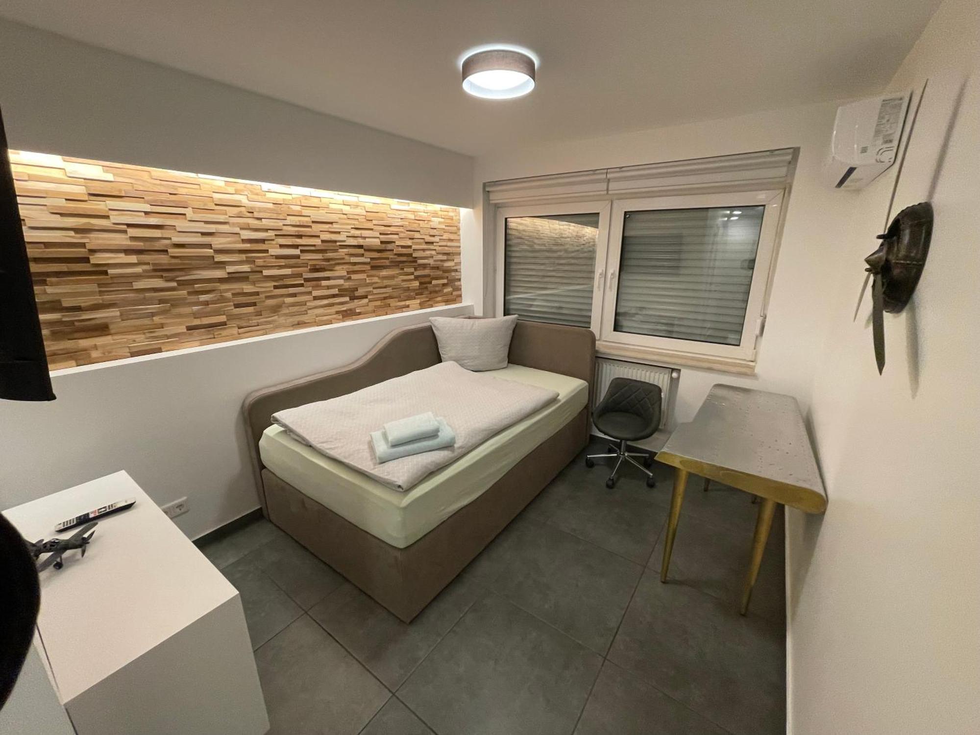 Aviators Guest House - Premium Room Strausberg Exteriör bild